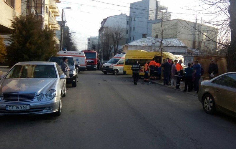 Accident grav cu un microbuz școlar în Constanța! Cinci copii au fost răniți!