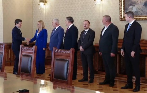 Grupul parlamentar PACE – Întâi România a ajuns la consultările de la Cotroceni. Sursă foto: Libertatea
