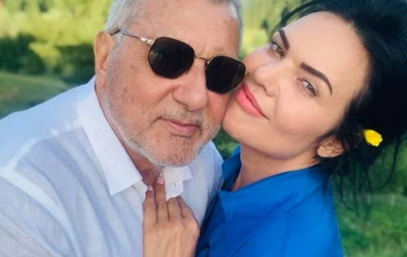 Soția lui Ilie Năstase a părăsit casa în care locuia cu fostul tenismen, însă îi oferă sprijin în continuare. “Îl duc unde are nevoie. Atât”