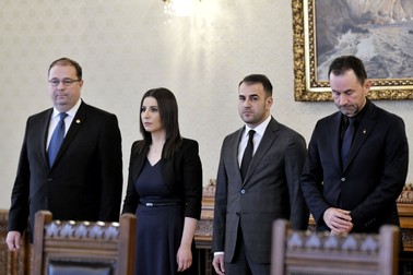 Ioana Constantin, alături de Emil Pascan (stânga), Costin Moise și Marian Andronache, reprezentanți ai PMP, la întâlnirea cu președintele Klaus Iohannis, în vederea formării unui nou cabinet, joi 6 februarie 2020, la Palatul Cotroceni. Andreea Alexandru / Mediafax Foto