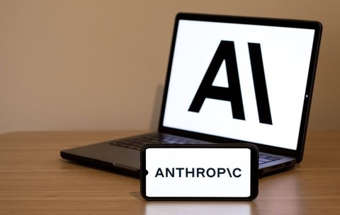 Anthropic a depășit OpenAI la venituri și a devenit cea mai mare companie de inteligență artificială din lume