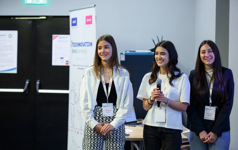 De la liceu în semifinalele celei mai importante competiții internaționale: Technovation Girls