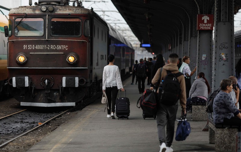 CFR Călători emite de la 1 ianuarie abonamentele exclusiv în format digital. De unde se pot cumpăra