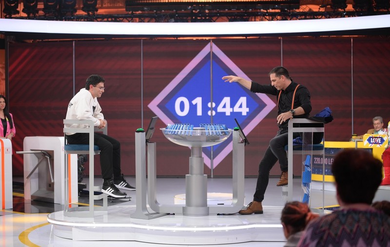 Cine e studentul care a câștigat 10.000 de lei la „Tu urmezi!”, emisiunea lui Dan Negru de la Kanal D. Are 19 ani