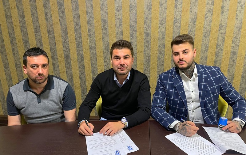 Adrian Mutu a semnat cu FC U Craiova un contract pe doi ani