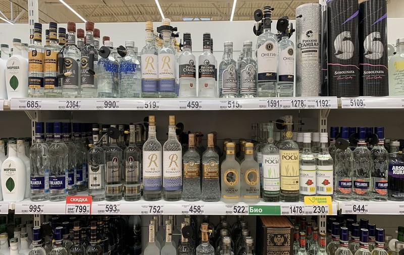 În Rusia s-a scumpit vodca, de la 1 ianuarie 2025. Cea mai ieftină costă acum 6 euro litrul