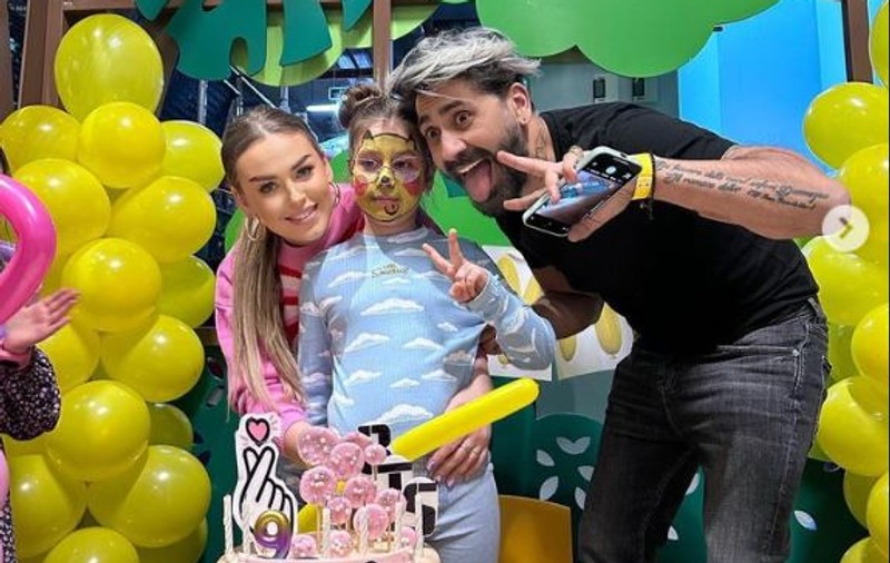 Motivul pentru care Misha și Connect-R și-au mutat fetița la o altă școală: „Era un chin cu uniformele”. Maya a câștigat primii bani la 9 ani