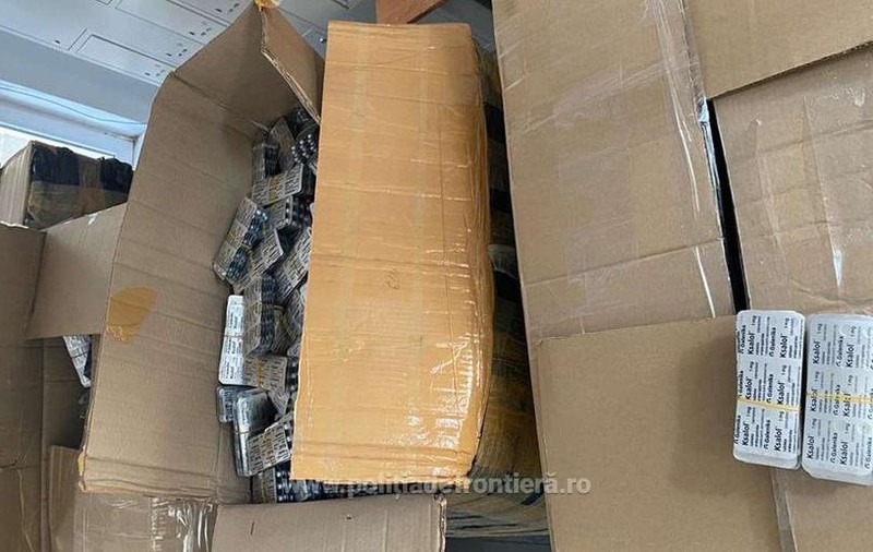 Captură record la vama Bechet: peste un milion de pastile incluse pe lista drogurilor de risc, găsite într-un camion. Cât valorau