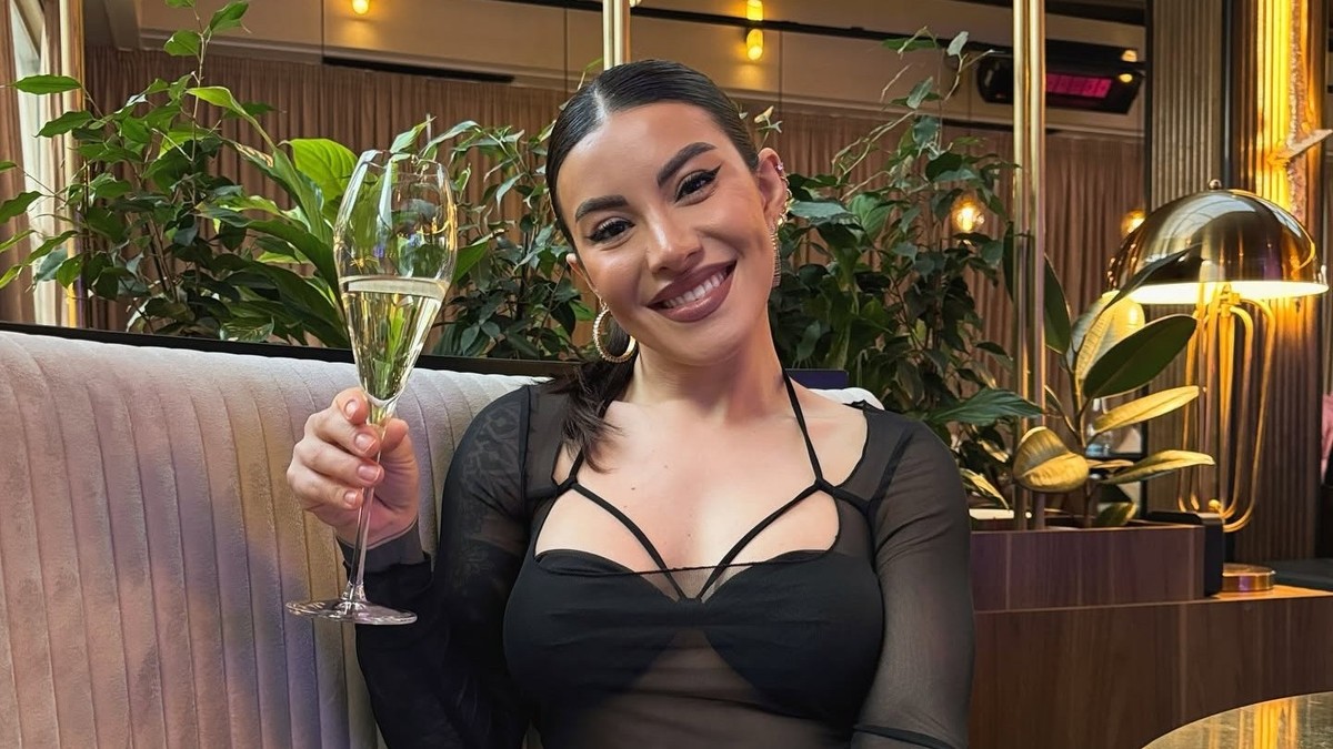 Nicoleta Nuca la restaurant
