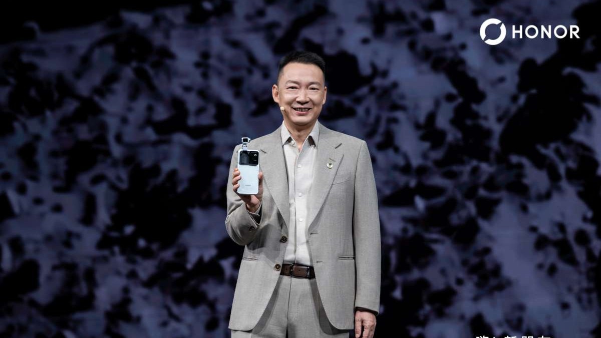 James Li, CEO-ul Honor, pe scenă la evenimentul de prezentare Honor Robot Phone din China.