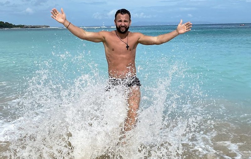 Răzvan Raț și familia se bronzează în Bali