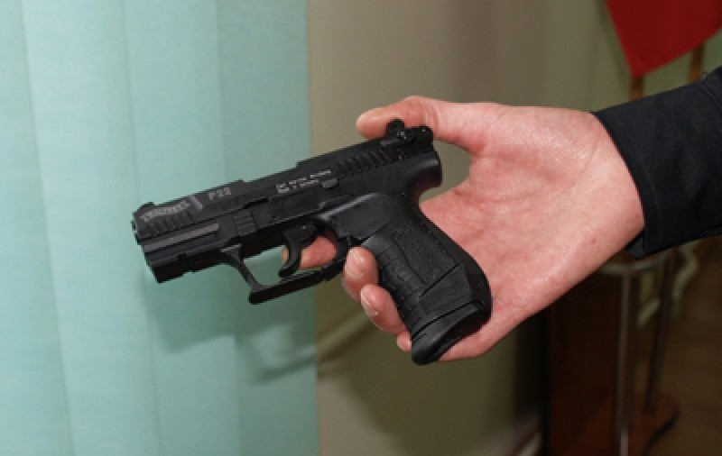 Un bătrân din Cluj a fost lovit cu pistolul de un vecin agresiv: "Polițiștii îl lasă să-și facă mendrele"