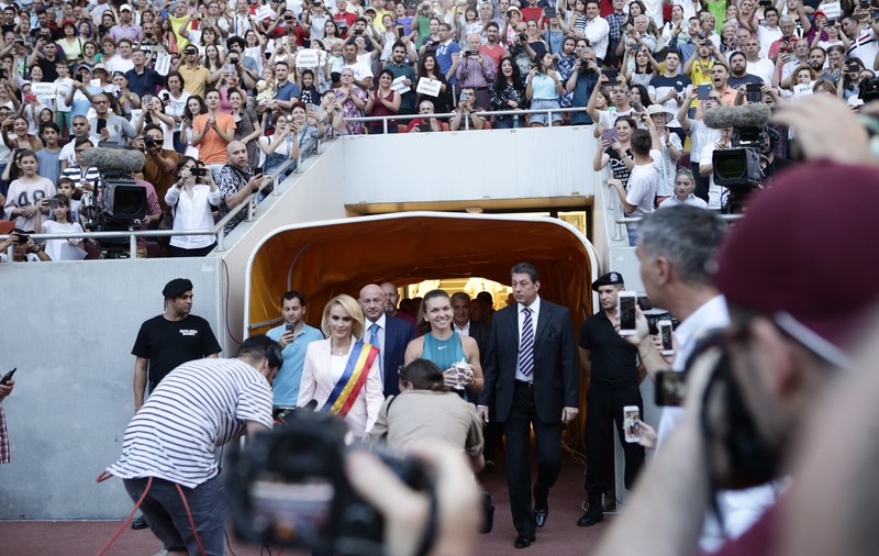 Simona Halep n-a vrut să iasă de mână cu Gabriela Firea. Culisele evenimentului de pe "Arena Națională"