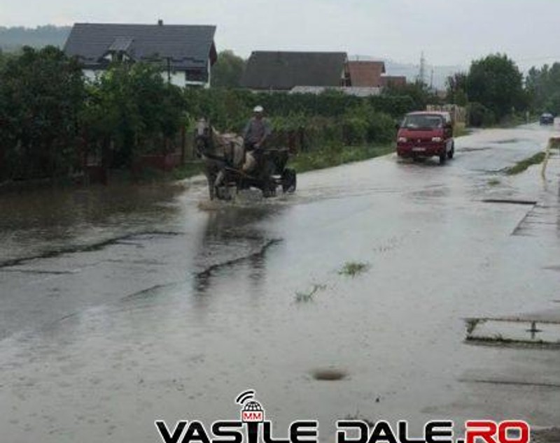 Inundații în Maramureș după ploile torențiale. Șuvoaile au făcut prăpăd și alte județe din țară / FOTO&VIDEO