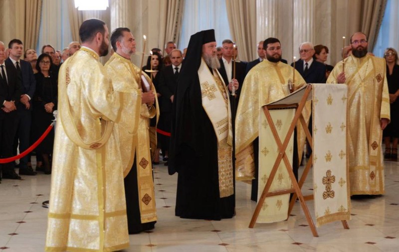 Pe cine a trimis Preafericitul Daniel să țină slujbele liturgice pentru Ion Iliescu. Preasfințitul Părinte „Prahoveanu” va fi însoțit de un sobor de preoți