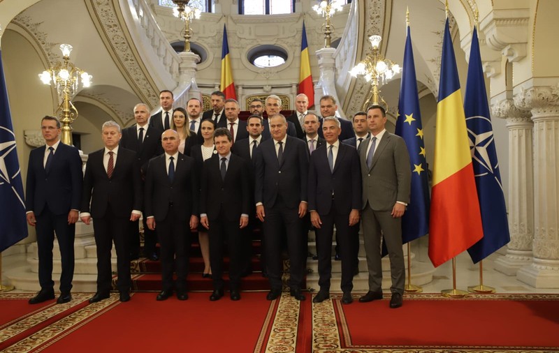 Geografia puterii din Guvernul Bolojan: cine sunt marii câștigători ai bătăliei pentru funcțiile guvernamentale