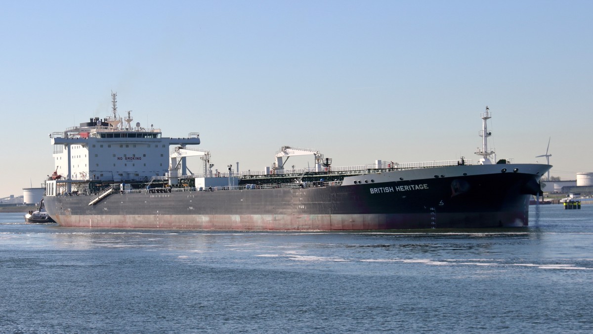 Iranul a încercat să captureze un petrolier britanic