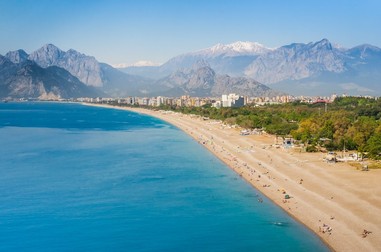 Plajele din Antalya erau la mare căutare în rândul turiștilor înainte de pandemia de coronavirus