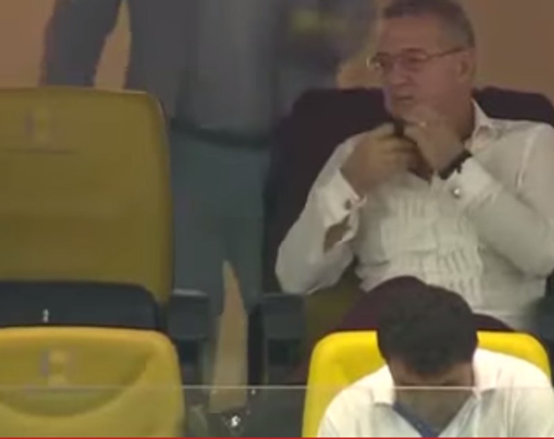 Gigi Becali a pupat cu patos cruciulițele și iconițele! Dumnezeu îți dă, dar nu-ți bagă traistă / GALERIE FOTO&VIDEO
