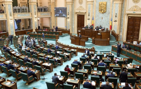De câte voturi au nevoie PSD și AUR pentru moțiunea de cenzură împotriva Guvernului Bolojan