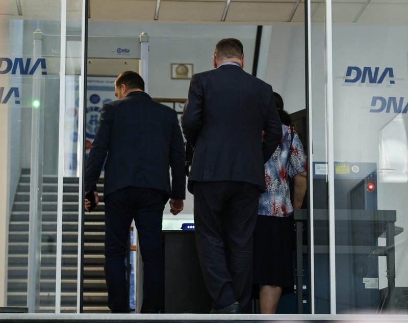 Ciprian Ciucu s-a prezentat la Secția 25 de Poliție, unde a semnat controlul judiciar, după ce a fost acuzat de DNA de luare de mită: „Știu că sunt nevinovat”
