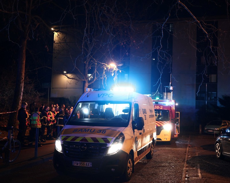 Cincisprezece răniți într-un atac cu grenadă asupra unui bar din Franța