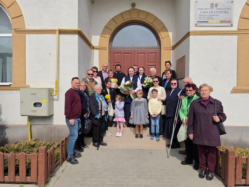 Sora Emilia din Odorheiu Secuiesc oferă ajutor copiilor orfani de mai bine de 28 de ani.