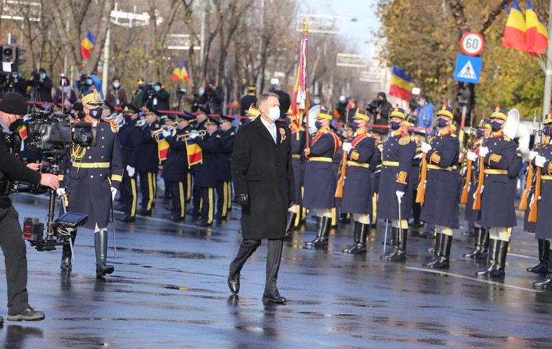 Două persoane au încercat să forțeze filtrul jandarmilor, la ceremoniile restrânse de Ziua Națională