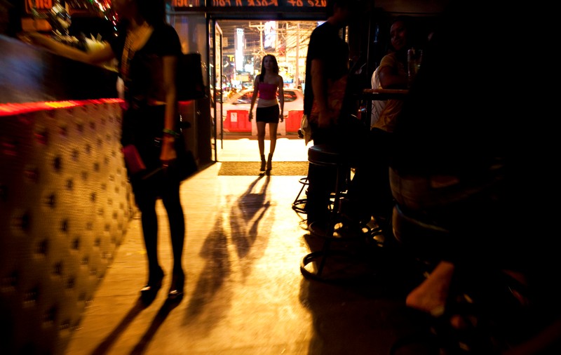 O rețea de prostituție din Italia, destructurată. Majoritatea tinerelor erau din România