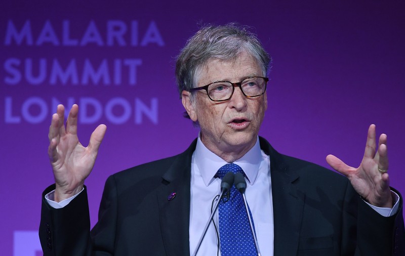 FOTO | Bill Gates, fotografiat așteptând la coadă să își cumpere burgeri. Cum au reacționat internauții