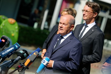 Olaf Scholz critică măriirea capitalului social de către UniCredit la Commerzbank, Foto: Profimedia
