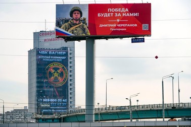 În Rusia populația crede că militarii ruși luptă pentru a apăra țara de dușmani. Foto: Profimedia