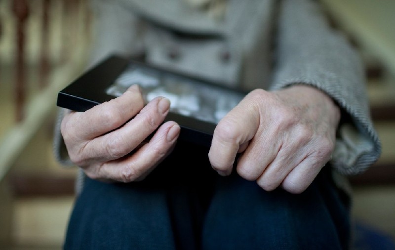 Cum te ferește folosirea regulată a telefonului de probleme cognitive precum demența, odată ce îmbătrânești