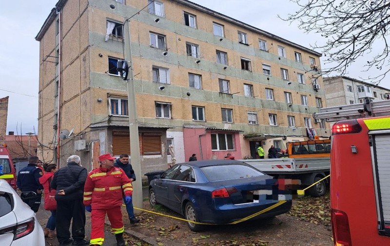 Explozie într-un bloc din Lugoj, în urma unei acumulări de gaze. 23 de garsoniere au fost afectate