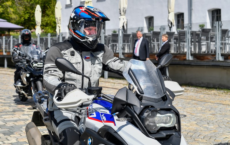 „Sunt în formă”. Președintele Petr Pavel a ajuns cu motocicleta în Germania, la deschiderea evenimentelor dedicate prieteniei ceho-bavareze