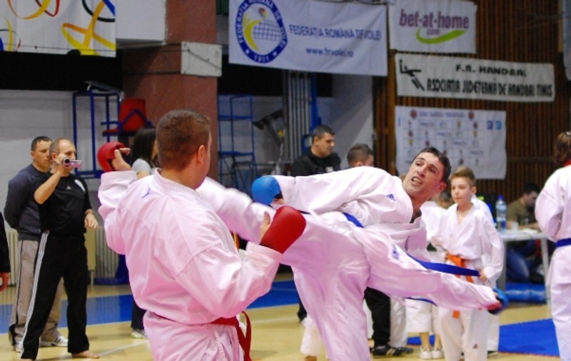 400 de sportivi la Campionatul Naţional de Karate!