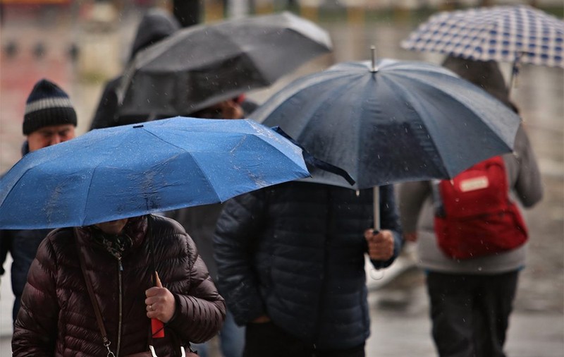 Cod galben de ploi, ninsori viscolite și vânt în mai multe județe din țară. Cum va fi vremea în București | HARTĂ