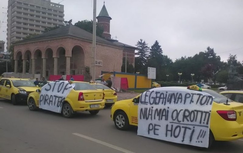 Taximetriștii din Iași cer demisia lui Răzvan Cuc. Motivul: ministrul Transporturilor i-a sfătuit pe șoferii Uber să conteste amenzile în instanță
