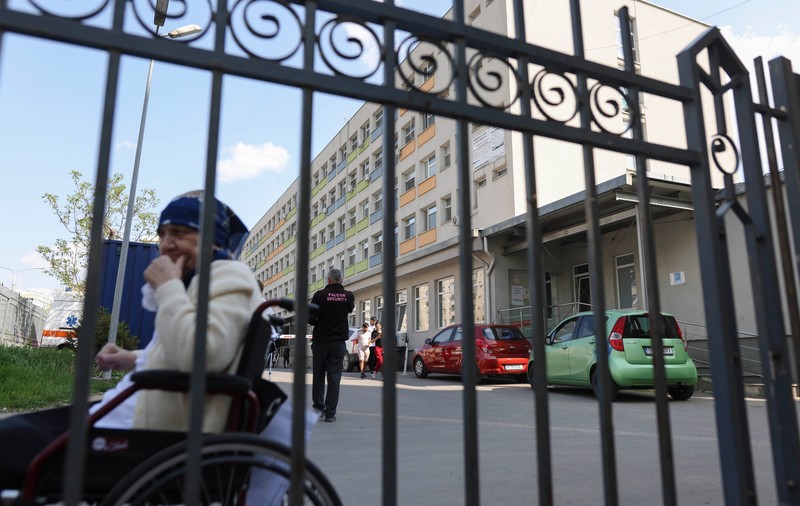 REPORTAJ pe holurile Spitalului Sf. Pantelimon, unde se anchetează moartea suspectă a 17 persoane. „La ATI e scandal în fiecare an, se mănâncă între ei”