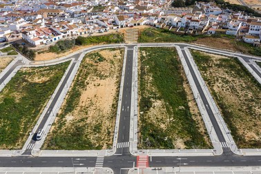 Strada cu numele România (redacția Teleleu e parcată pe ea) într-un cartier nou din Palos de la Frontera, Spania