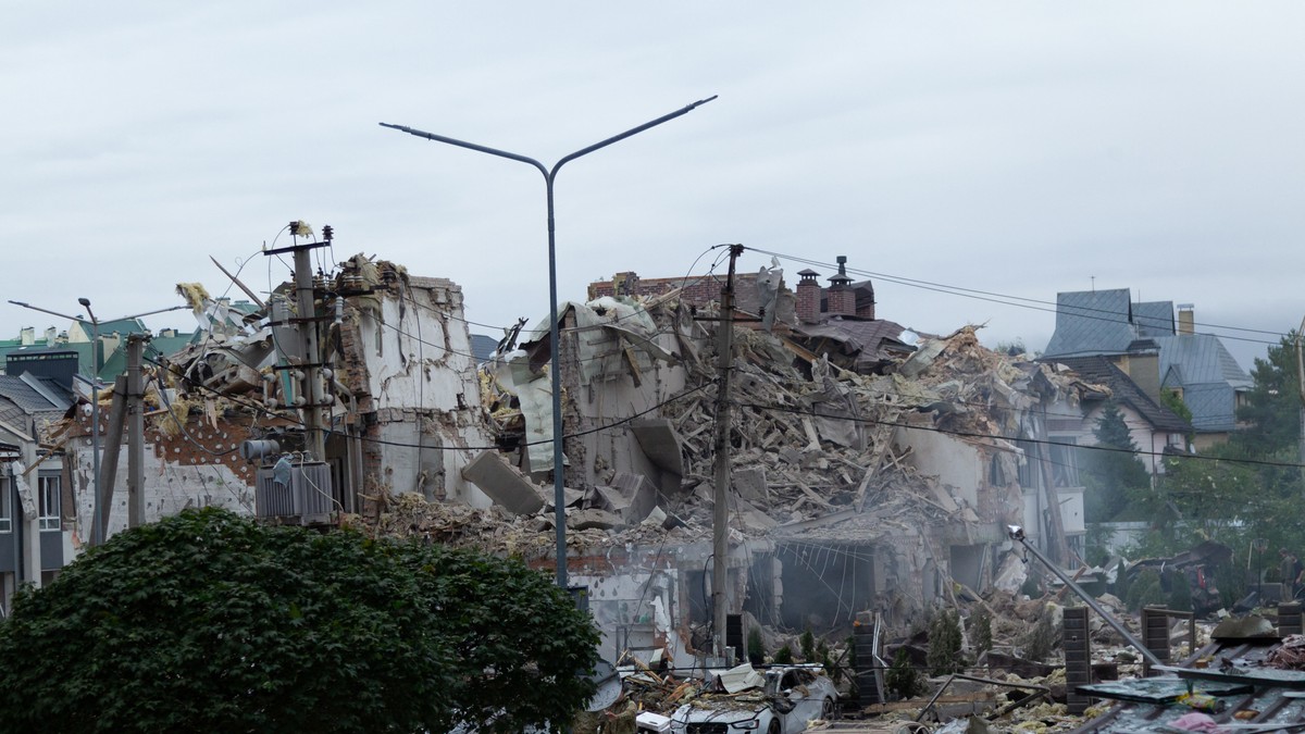 Case distruse într-un complex rezidențial în urma bombardamentului masiv rusesc, 3 octombrie 2025. Foto Hepta