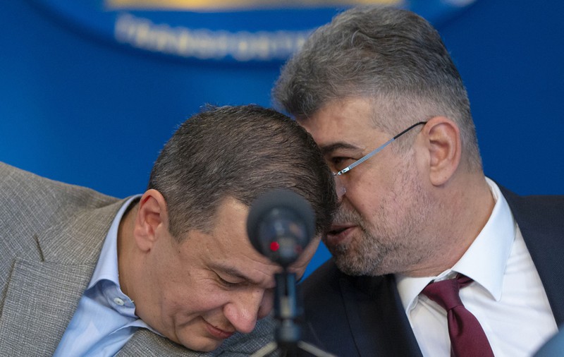 Ciolacu către Grindeanu, la semnarea contractului cu firma lui Umbrărescu: „Dacă reușești în doi ani să finalizăm, o să rămână Autostrada Grindeanu”