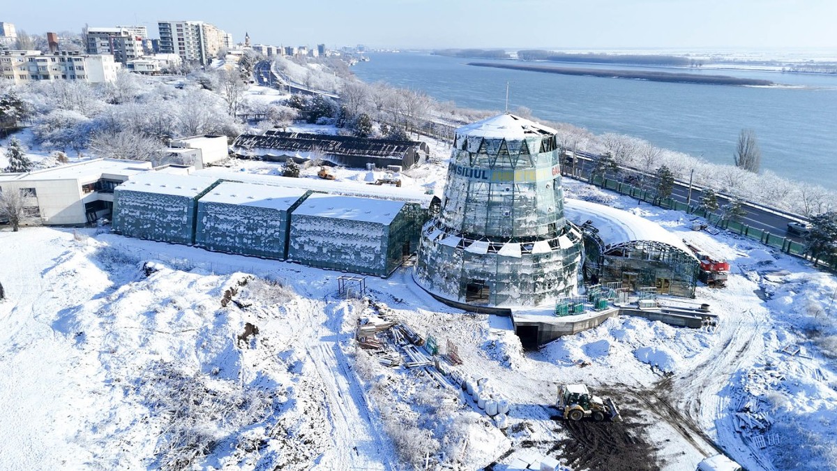 Vedere panoramica asupta Grădinii Botanice din Galați, pe timp de iarna, acoperită cu zapada - ianuarie 2026