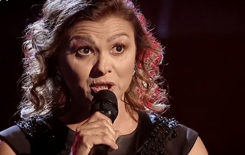Artista Daniela Răduică, „moștenitoarea” Stelei Popescu, la Vocea României