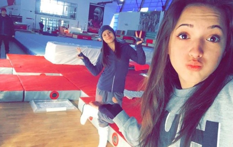 Larisa Iordache și Diana Bulimar se distrează în sala de antrenament / GALERIE FOTO