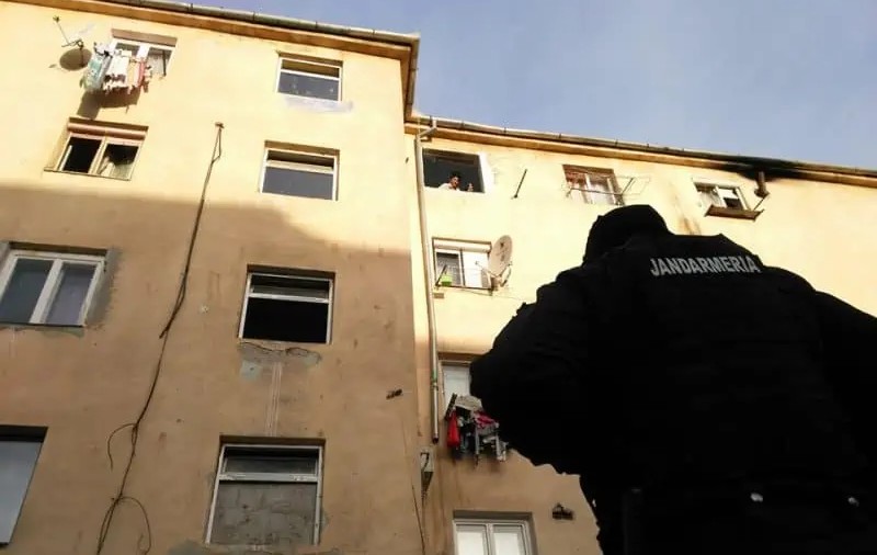 Locatarii unui bloc din Alba Iulia au 60 de zile să-și părăsească locuințele. Primăria vrea să construiască acolo o parcare