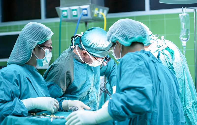 Cum a ajuns un neurochirurg să aibă patru gărzi consecutive în două orașe diferite: „Pentru asta am muncit, pentru asta trăiesc”