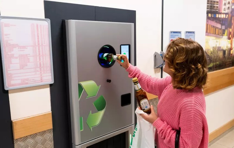 De ce nu a amânat totuși România intrarea în vigoare a sistemului de garanție-returnare pentru deșeurile de plastic și metal. Explicațiile Ministerului Mediului
