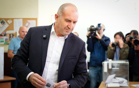 Alegeri în Bulgaria. Exil-poll: coaliția de stânga condusă de fostul președinte Rumen Radev a câștigat detașat