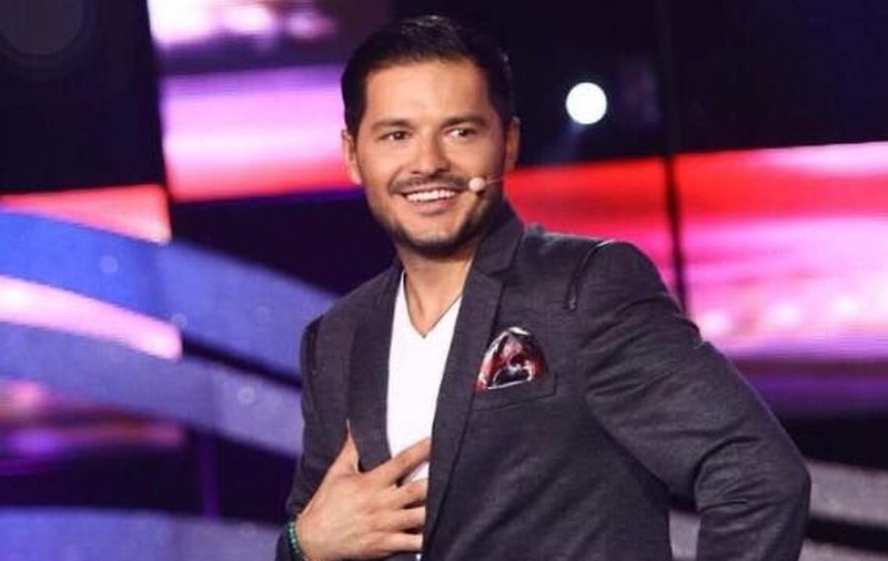 Liviu Vârciu, vrăjit de o concurentă de la Zaza Sing. “Mă scoţi din ţâţâni!". S-a întins pe jos, la picioarele ei